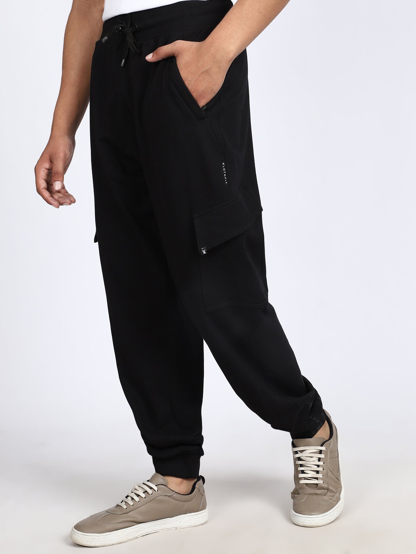 Men Solid Cargo Joggers Black