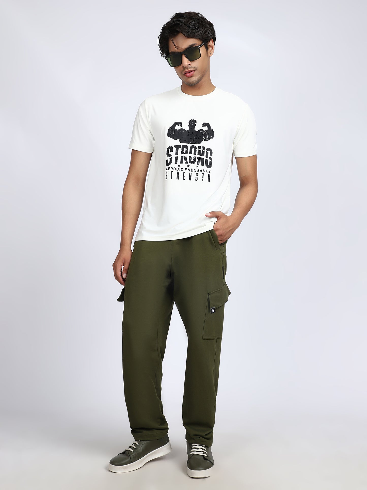 Men Solid Cargo Pants Green