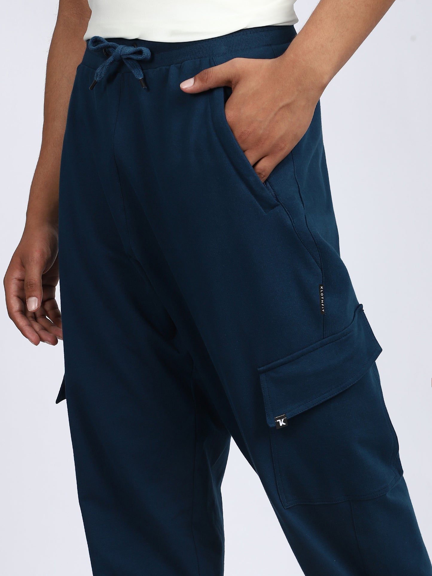 Men Solid Cargo Pants Oxford Blue